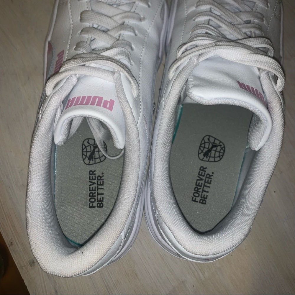 WHITE PUMAS W PINK ACCENT - Picture 3 of 5